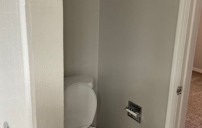 2 beds, 1.5 baths, 905 sqft, $890, Unit C04