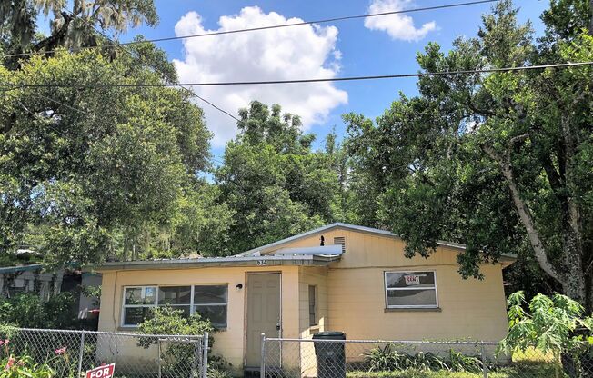 Lakeland 3 Bedroom 1 Bath Home! NO APPLICATION FEE!