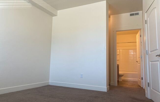 2 beds, 2 baths, 964 sqft, $1,550, Unit 332