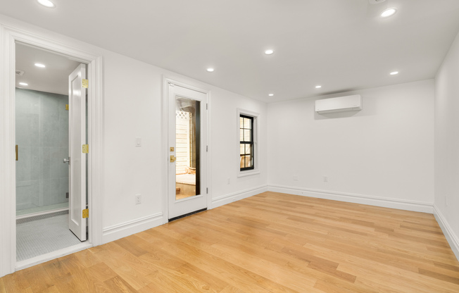 260 TOMPKINS AVE