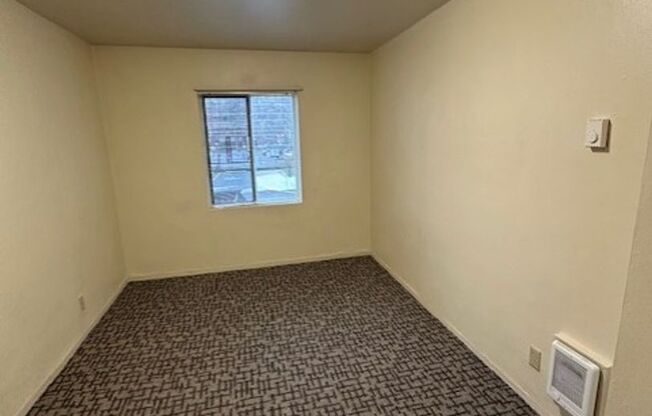 2 beds, 1 bath, 689 sqft, $1,350, Unit 102B