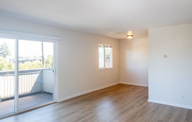 TWO WEEKS FREE RENT! 2BD 1BA Recently Renovated Unit! Parking! PROGRESSIVE