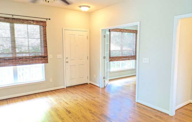 Beautiful 3 bed/2 bath with hardwoods in Huntersville!