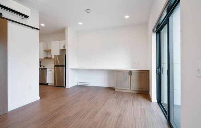 Studio, 1 bath, 447 sqft, $1,225, Unit 215