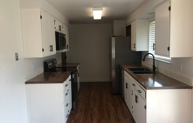 2 beds, 1 bath, $1,695