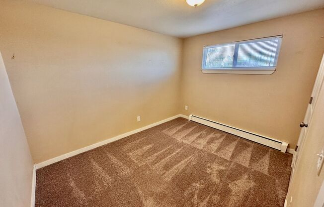 2 beds, 1 bath, 750 sqft, $1,250, Unit 27