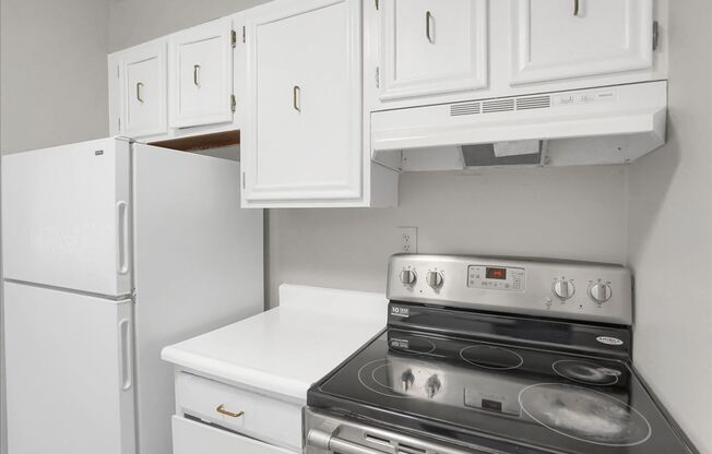 2 beds, 1 bath, 860 sqft, $1,199, Unit 10-06