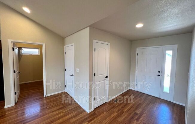1042 E 25 ST