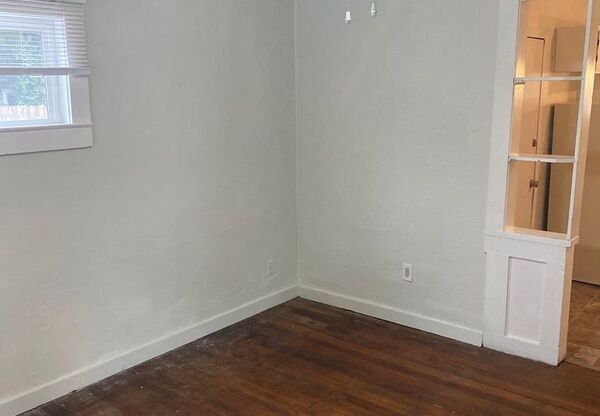 1353 COMMERCIAL ST SE