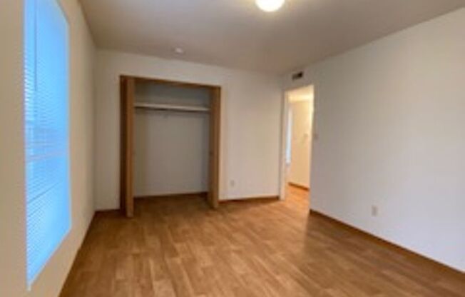 3 beds, 1 bath, 1,034 sqft, $995, Unit Apt. C