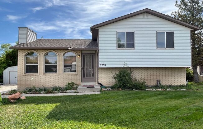 Cozy Home with New Paint & Flooring!