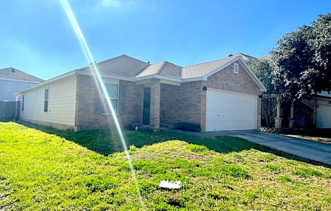 Nice Open  1 story 3 bedroom 2 bath in west San Antonio in Silver Oaks (Near Culebra & Alamo Parkway))
