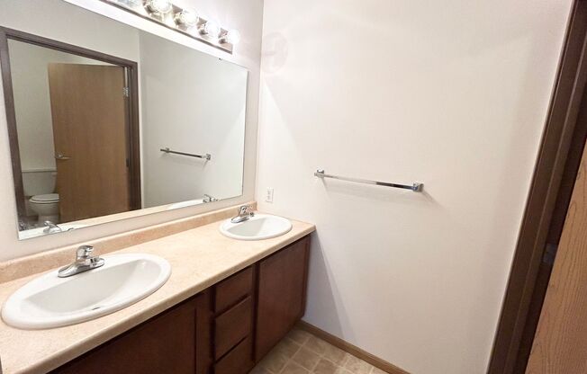 3 beds, 2 baths, 1,160 sqft, $1,360, Unit 800-301