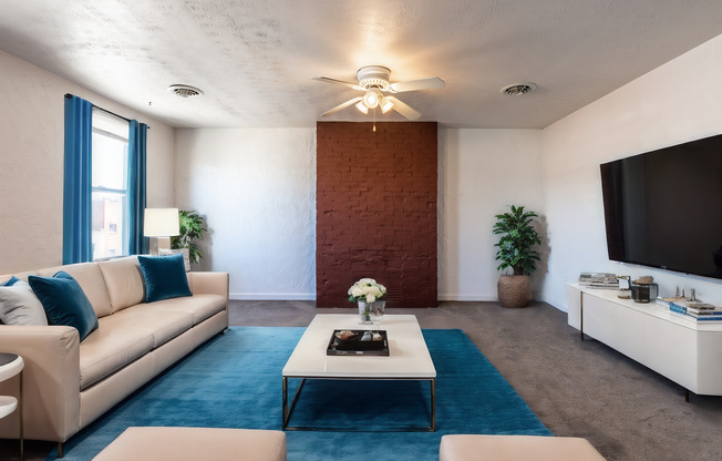 2322 E Carson Street