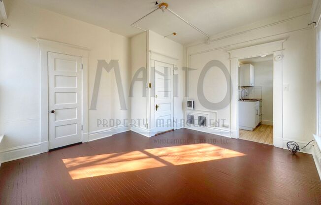 Studio, 1 bath, 300 sqft, $850, Unit E