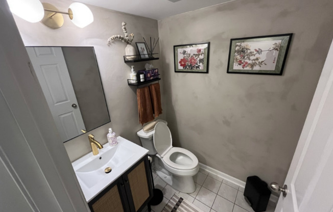 3255 N BAY CT