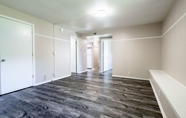 2 beds, 1 bath, 825 sqft, $959, Unit 3819 Jones St #104