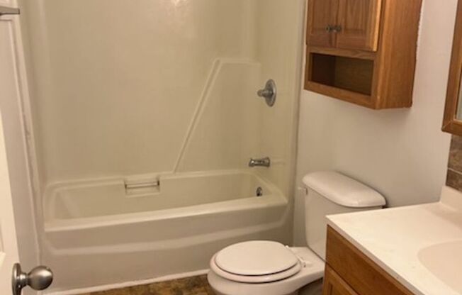 3 beds, 1 bath, $1,300, Unit 1