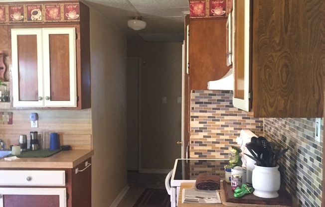 3 beds, 1 bath, $1,100