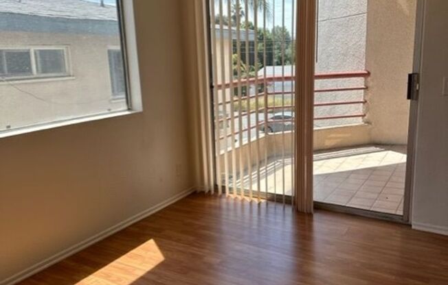 1 bed, 1 bath, 675 sqft, $1,875, Unit 208