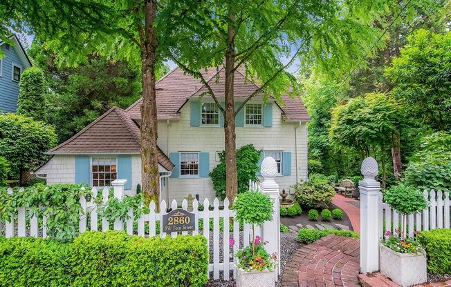 Gorgeous Dream Home in the Southwest Hills! Your Pacific Northwest Oasis Awaits!