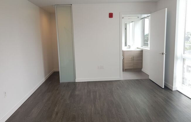 Studio, 1 bath, 325 sqft, $1,425, Unit 403