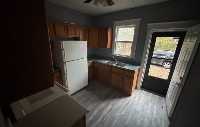 3 beds, 2 baths, $1,200