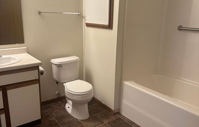 2 beds, 1 bath, 900 sqft, $875, Unit 109