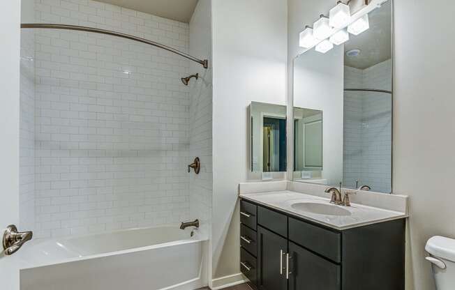 Bathroom with a tub/shower combo at the View at Old City, Philadelphia