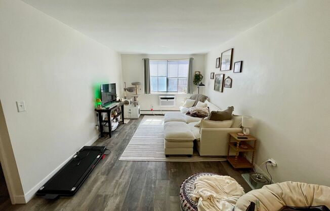 1 bed, 1 bath, $1,095, Unit 204