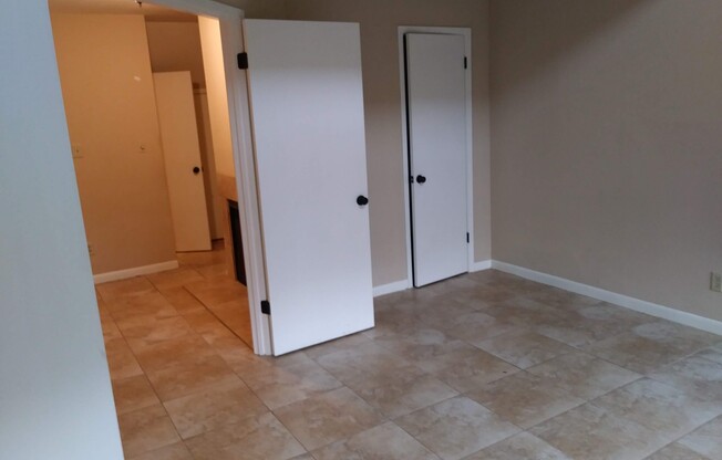 2 beds, 1 bath, $1,200