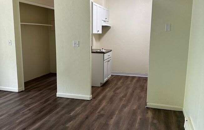 3 beds, 1 bath, $1,095