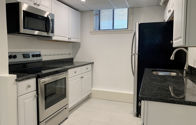 2 beds, 1 bath, 1,000 sqft, $2,750, Unit B