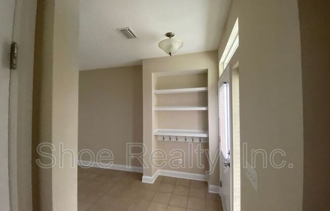 3 beds, 2.5 baths, 1,563 sqft, $1,995