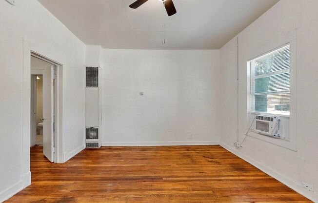 2 beds, 1 bath, 900 sqft, $1,400, Unit 823 11th Street NW