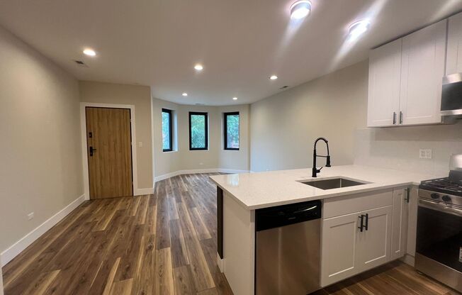 4434 W Monroe St, Chicago, IL, 60624