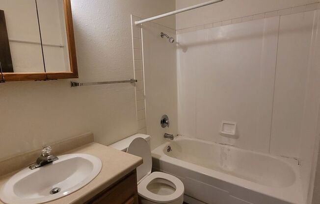 3 beds, 2 baths, 955 sqft, $1,125, Unit 1010-07