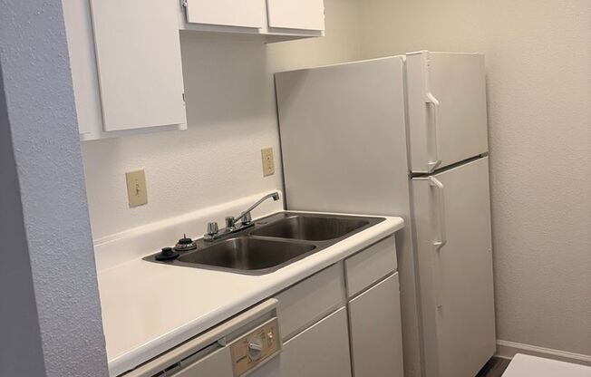 1 bed, 1 bath, 640 sqft, $885, Unit 0704