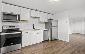 2 beds, 1 bath, $1,300, Unit 23