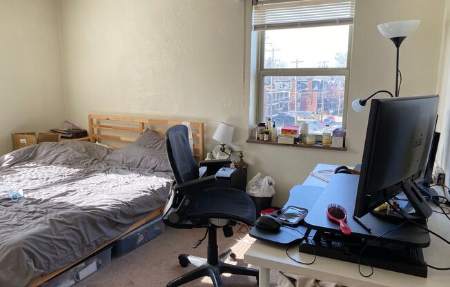 2 beds, 1 bath, 950 sqft, $1,375, Unit 5600 Fifth A313