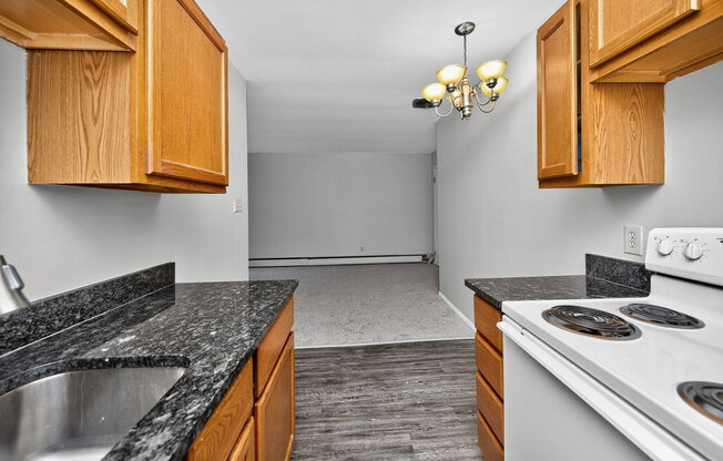 1 bed, 1 bath, 400 sqft, $875, Unit 13