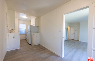 1940 S ROBERTSON BLVD