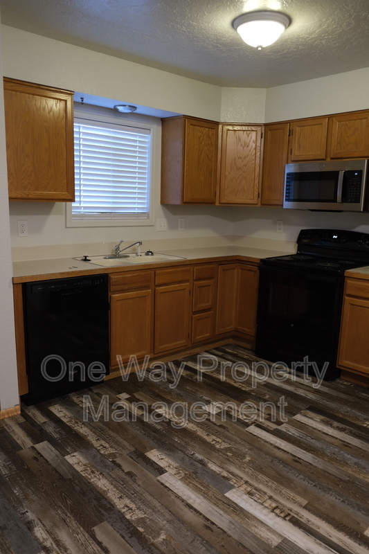 4953 W 10 ST