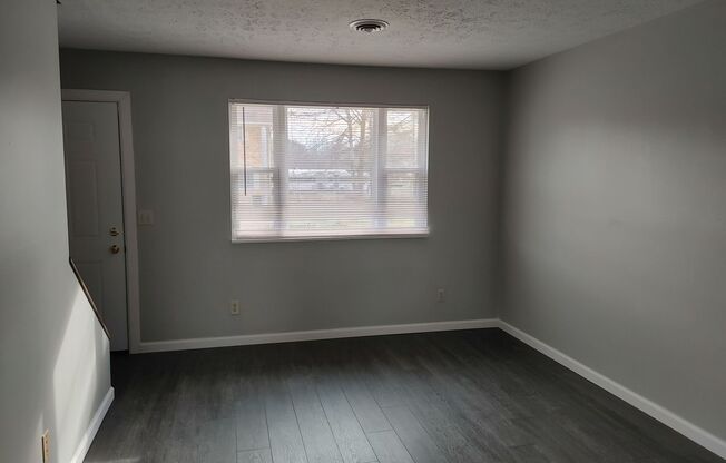 2 beds, 1.5 baths, $995, Unit 102