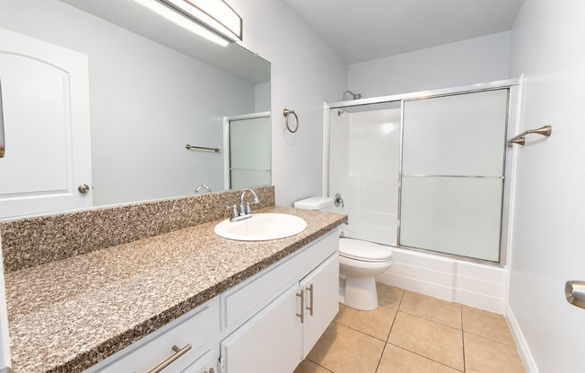 2 beds, 1 bath, $2,600, Unit 14