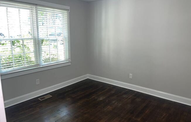 Beautifully Renovated Apartment in Wilmore!