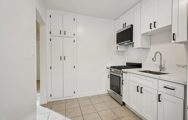 Studio, 1 bath, 377 sqft, $1,495, Unit #115