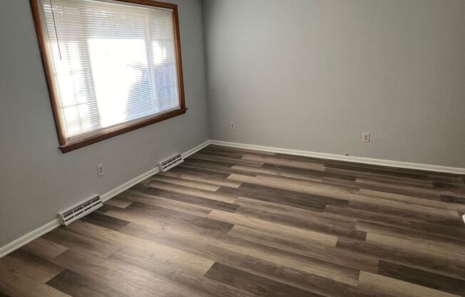 3 beds, 1 bath, $950