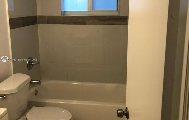 1479 NORTHWEST 16 ST