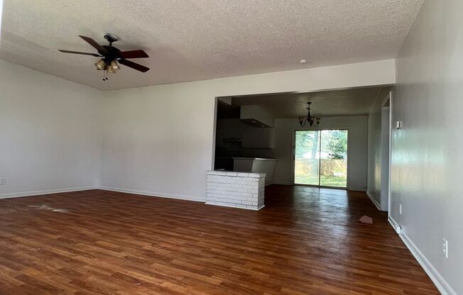 2 beds, 1 bath, $995